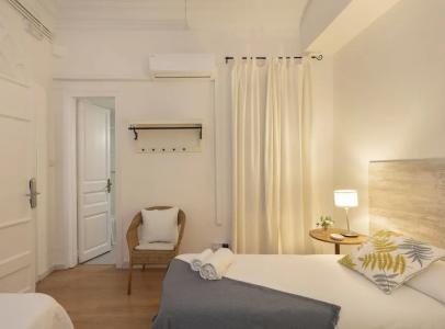 Ally's Guest House Barcelona B&B - 24
