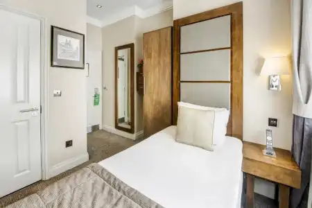 Gem Langham Court - 34