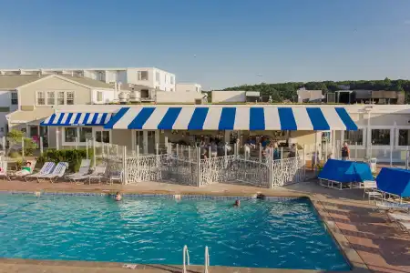 Sea Crest Beach Resort - 16