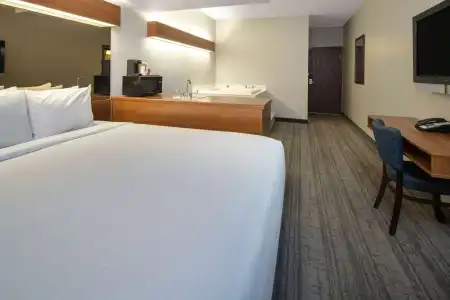 Baymont by Wyndham Las Vegas South Strip - 4