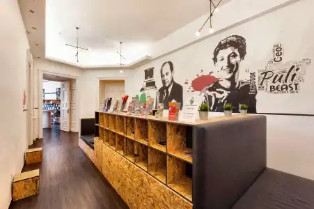 Adagio Hostel Basilica - 1