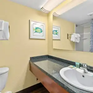 North Shore Oceanfront Resort with Waterpark - 11