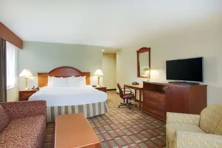 La Quinta Inn by Wyndham Queens - 5