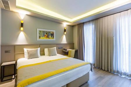 Seraglio & Suites - 77