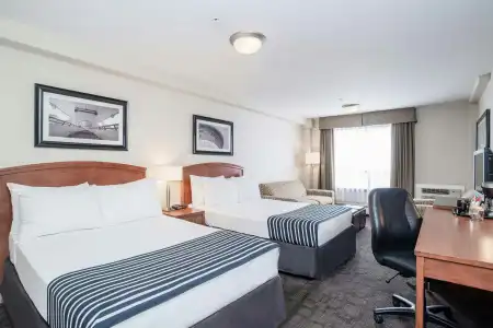 Sandmans & Suites Calgary West - 17