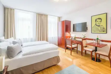Best Western Plus Celebrity Suites - 117