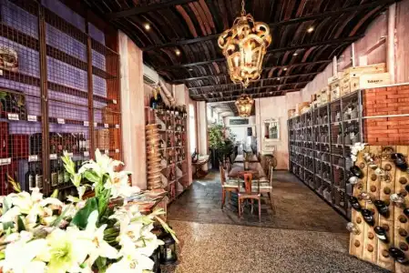 Bottega del Vino Guesthouse - 12