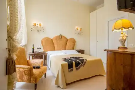 Roma Central Guest House - 57