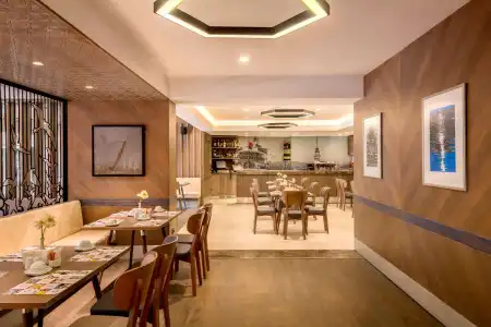 Ramada by Wyndham Old City - 23
