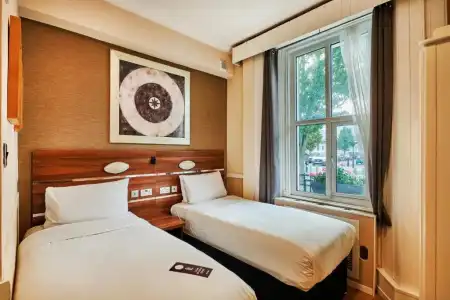 Huttons, Victoria London - 58