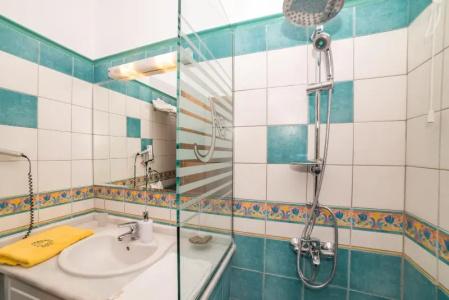 Andreolas Luxury Suites - 38