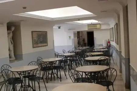 Center 2 - 18