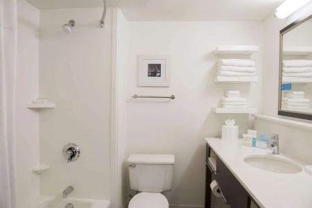 Hampton Inn by Hilton Milwaukee Northwest - 9