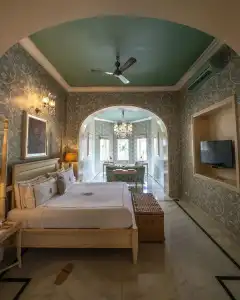 Rajmahal Palace RAAS - 100
