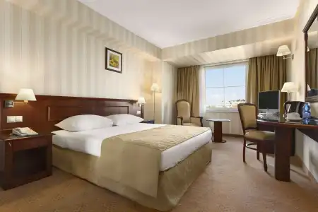 Ramada & Suites by Wyndham Bucharest North - 3