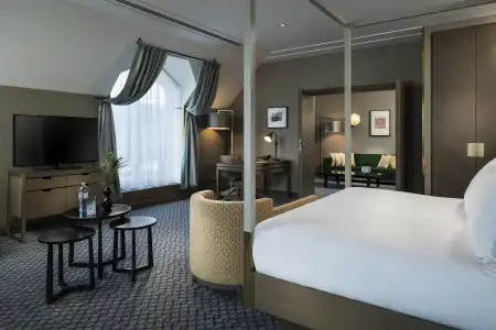 Hilton Vienna Plaza - 12