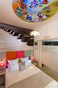 Lyric Paris - 77