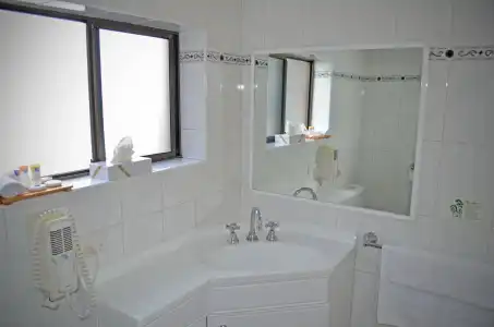Arkana Motor Inn & Terrace Apartments - 6
