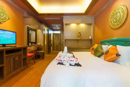 Royal Phawadee Village Patong - 9