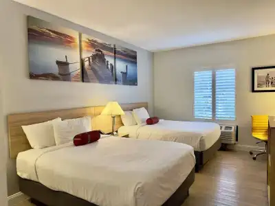 Days Inn & Suites by Wyndham Lakeland - 73
