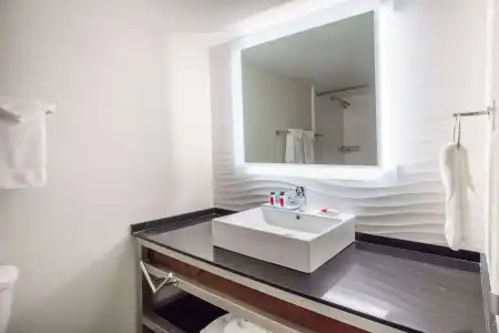 Ramada by Wyndham Austin South - 8