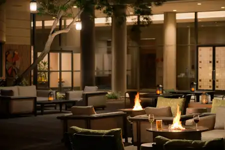 DoubleTree Suites by Hilton Phoenix - 34