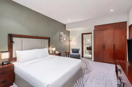 DoubleTree by Hilton - 5