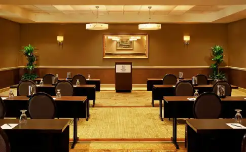 Sheraton Suites Old Town Alexandria - 15