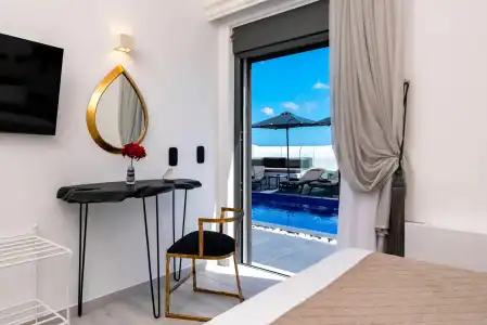 Queen of Santorini - 17