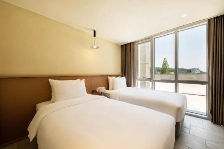 The Week & Resort - 150