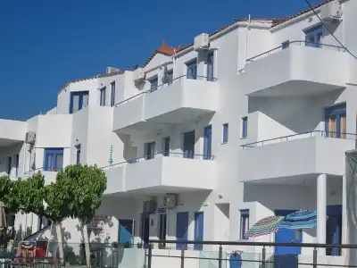 Leonidas Studios & Apartments - 11