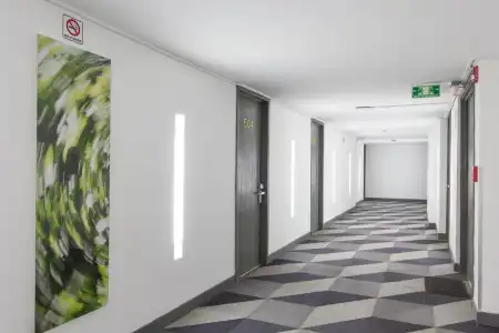 El Ejecutivo by Reforma Avenue - 14