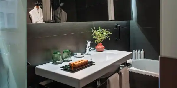 Grand Central, Small Luxurys - 49