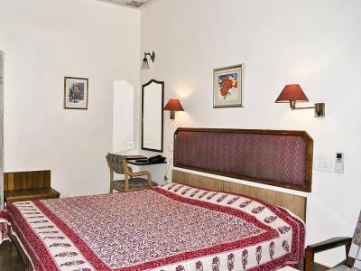 Arya Niwas - 75