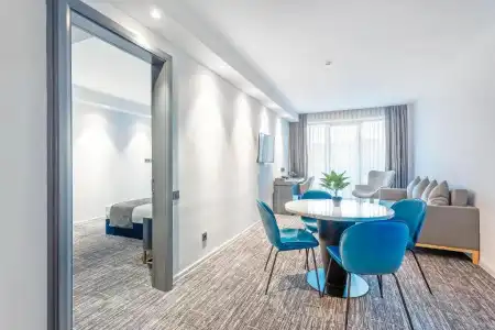 Ramada by Wyndham Tbilisi Old City - 38