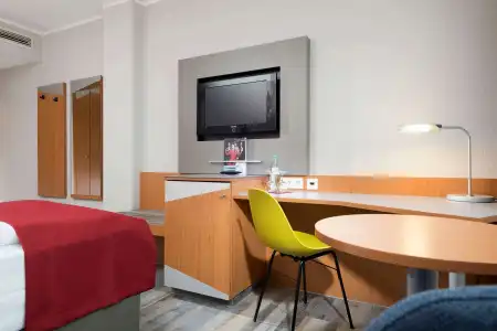 Ramada by Wyndham Hannover - 6