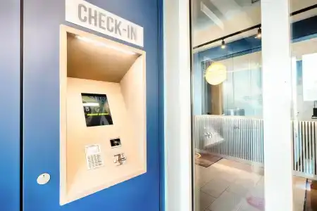 Moxy Berlin Airport - 21