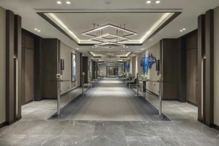 DoubleTree by Hilton - 18