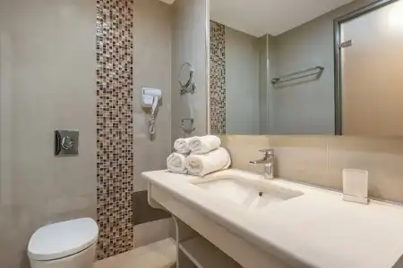Alexandra Beach Resort & Spa - 35