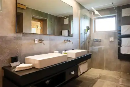 HELD - & SPA - 211