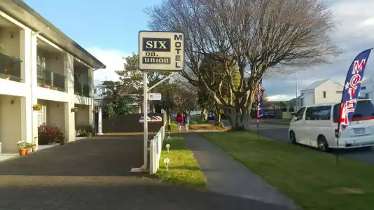 Six on Union - 27