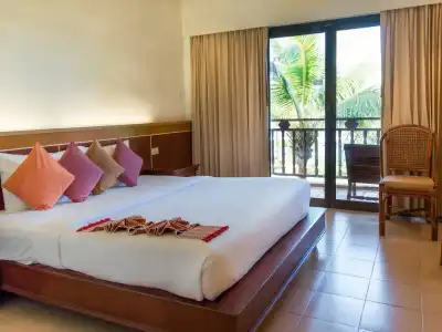 Lanta Casuarina Beach Resort - 4