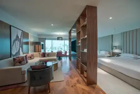 Grand Hyatt - 67