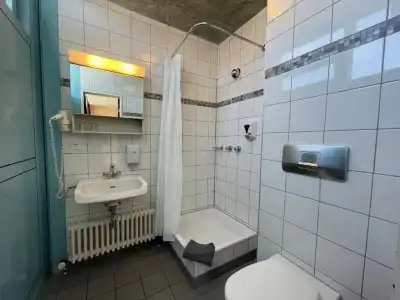 Geneva Hostel - 7