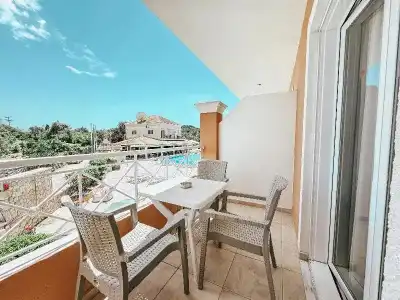 Kavos Plaza - 84