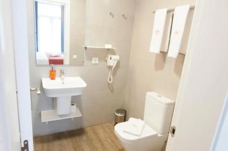 Hostal Live Barcelona - 31