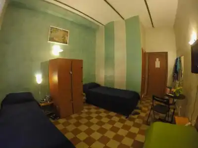 Român Holidays Hostel - 9