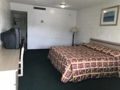 Superlodge Motel - 17