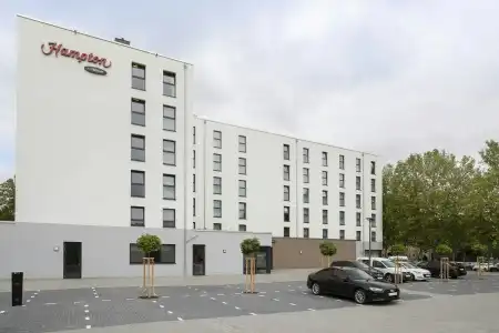Hampton by Hilton - 23