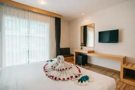 iCheck inn Central Patong - 4